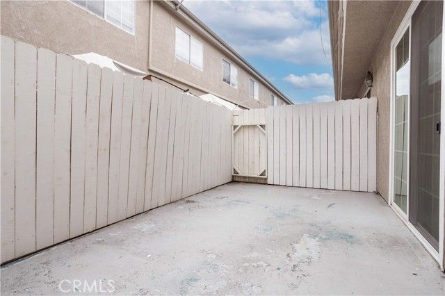 18347 Saticoy Street 35, Reseda (los Angeles), CA 91335