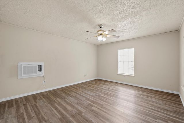 303 East Avenue, Moody, TX 76557