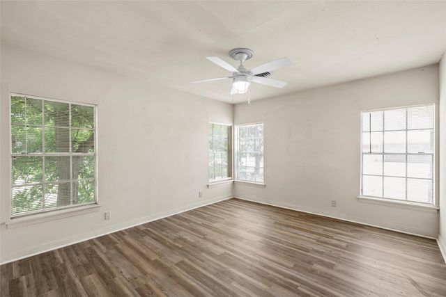 303 East Avenue, Moody, TX 76557