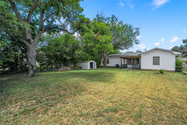 303 East Avenue, Moody, TX 76557
