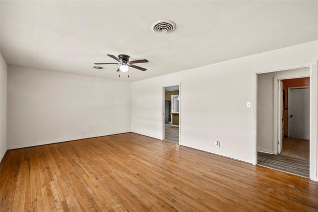 303 East Avenue, Moody, TX 76557