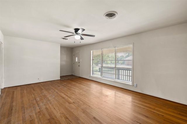 303 East Avenue, Moody, TX 76557