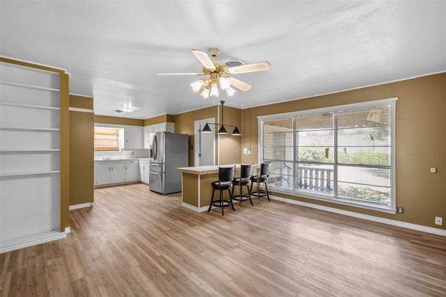 303 East Avenue, Moody, TX 76557