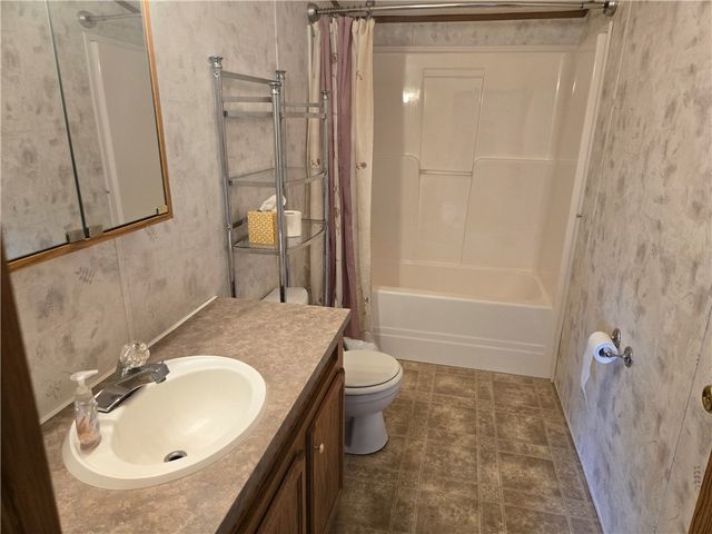 703 Dauphin Dr, Cranberry Twp, PA 16066
