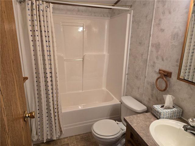 703 Dauphin Dr, Cranberry Twp, PA 16066