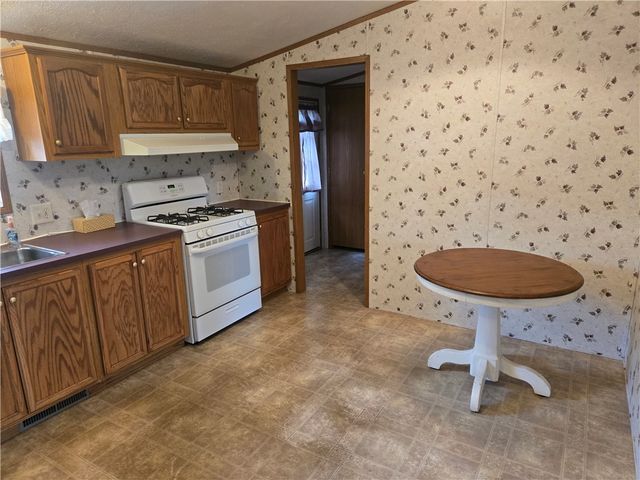 703 Dauphin Dr, Cranberry Twp, PA 16066