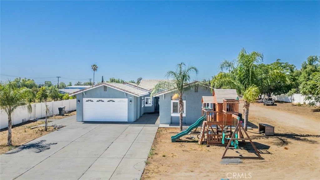 Image 3 of property listing at 22735 MARKHAM Street, Perris, CA 92570