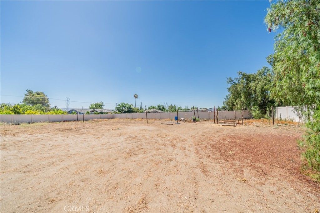 Image 39 of property listing at 22735 MARKHAM Street, Perris, CA 92570
