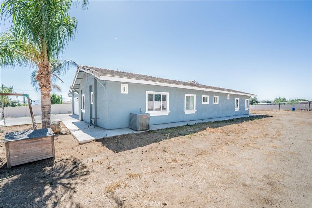 Image 5 of property listing at 22735 MARKHAM Street, Perris, CA 92570