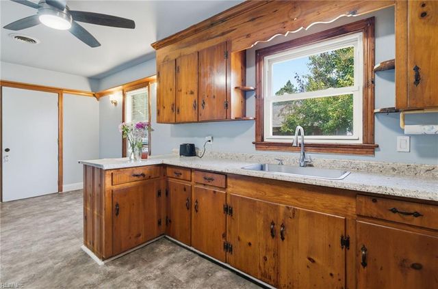 1538 Wilkins DR, Suffolk, VA 23434