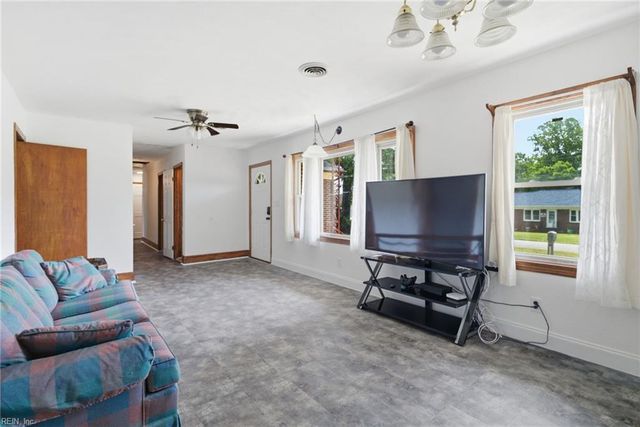 1538 Wilkins DR, Suffolk, VA 23434