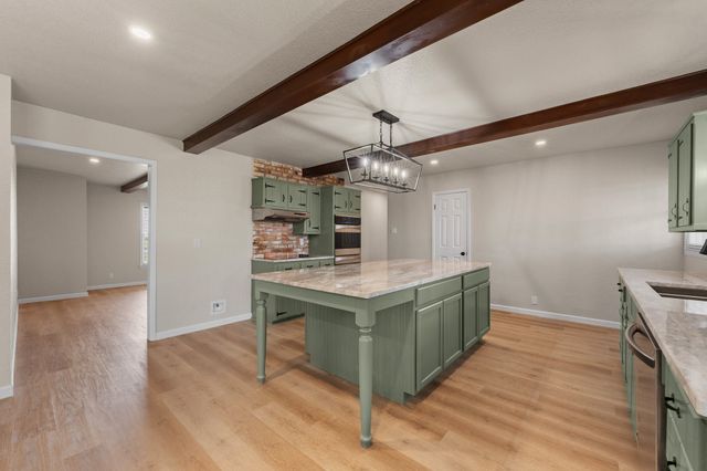 401 Edgewood Lane, Cleburne, TX 76031