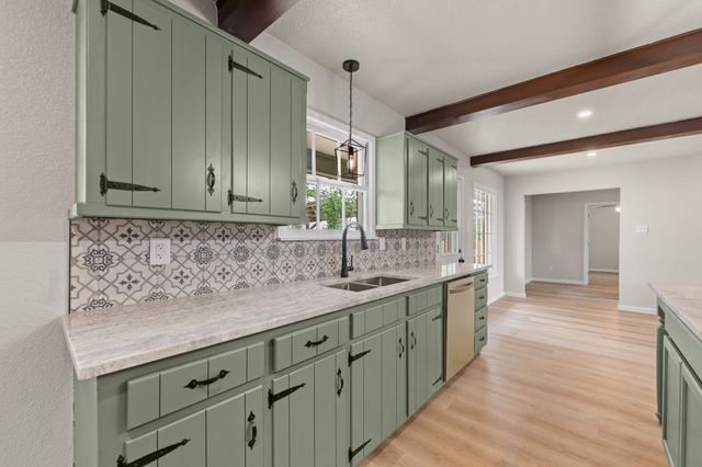 401 Edgewood Lane, Cleburne, TX 76031