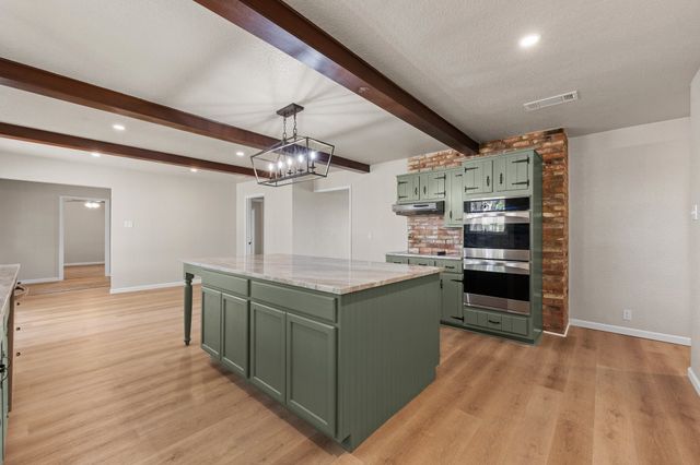 401 Edgewood Lane, Cleburne, TX 76031