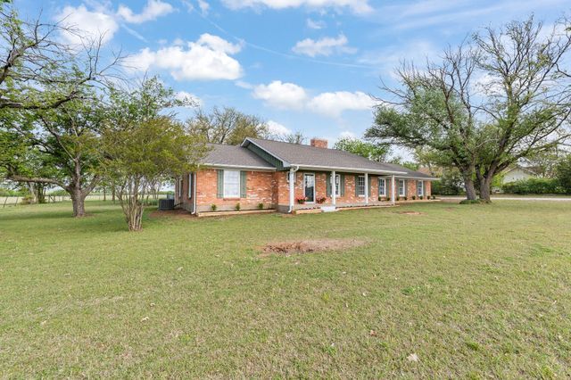 401 Edgewood Lane, Cleburne, TX 76031