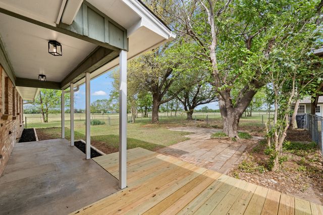 401 Edgewood Lane, Cleburne, TX 76031