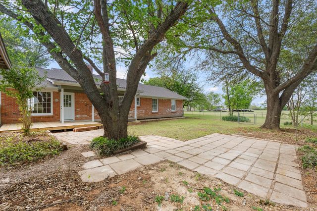 401 Edgewood Lane, Cleburne, TX 76031