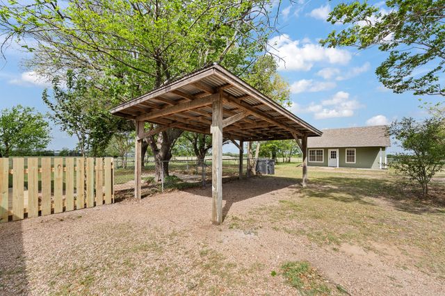401 Edgewood Lane, Cleburne, TX 76031