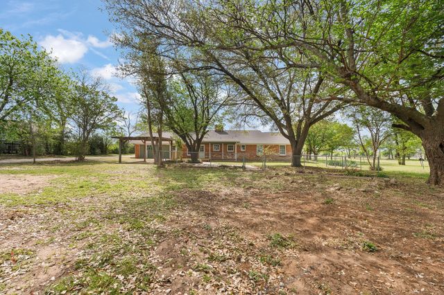 401 Edgewood Lane, Cleburne, TX 76031