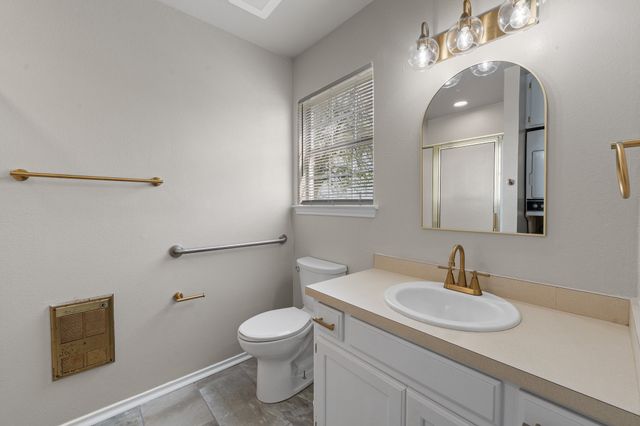 401 Edgewood Lane, Cleburne, TX 76031