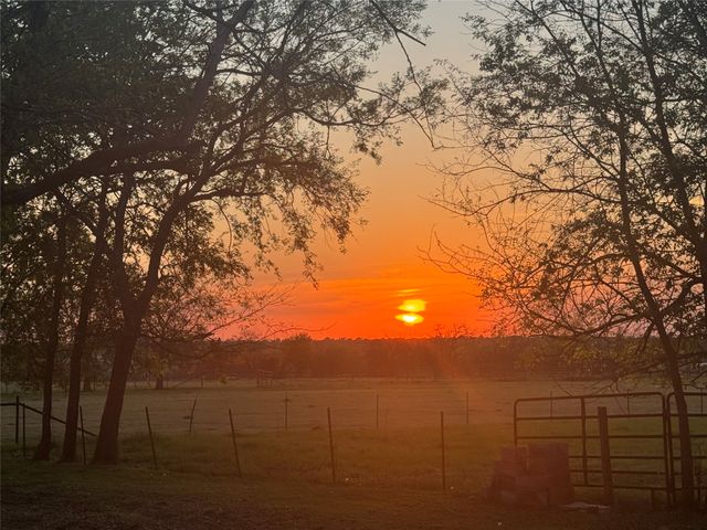 401 Edgewood Lane, Cleburne, TX 76031