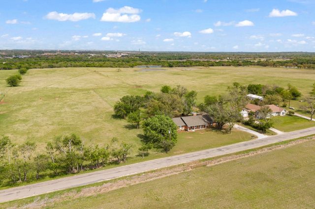 401 Edgewood Lane, Cleburne, TX 76031