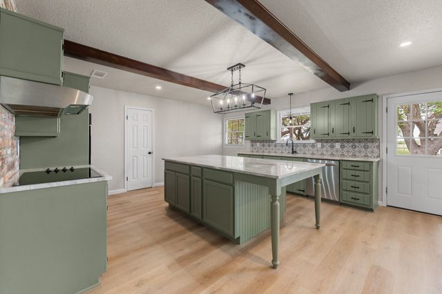 401 Edgewood Lane, Cleburne, TX 76031