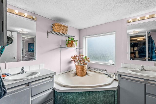 4729 S Pacific Highway UNIT 4, Phoenix, OR 97535