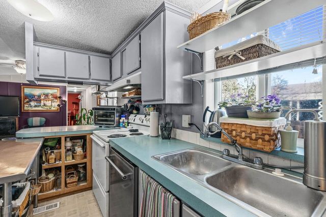 4729 S Pacific Highway UNIT 4, Phoenix, OR 97535