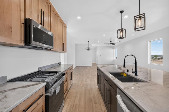 121 9th Avenue NW, Rio Rancho, NM 87124