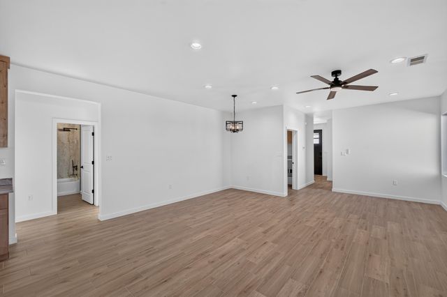 121 9th Avenue NW, Rio Rancho, NM 87124