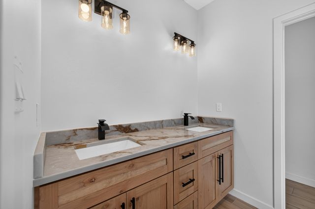121 9th Avenue NW, Rio Rancho, NM 87124