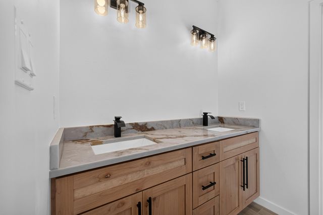 121 9th Avenue NW, Rio Rancho, NM 87124