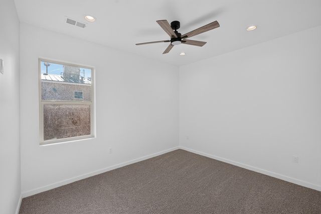 121 9th Avenue NW, Rio Rancho, NM 87124