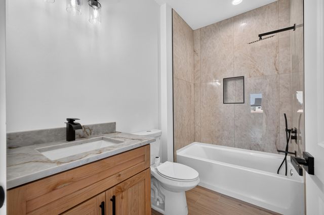 121 9th Avenue NW, Rio Rancho, NM 87124