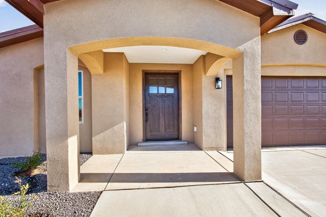 121 9th Avenue NW, Rio Rancho, NM 87124