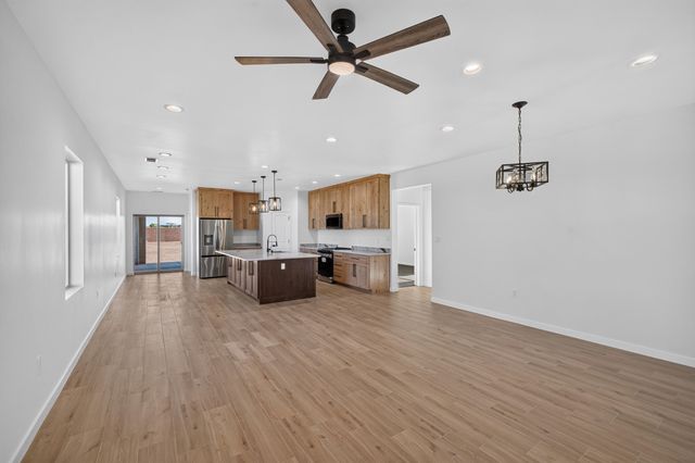 121 9th Avenue NW, Rio Rancho, NM 87124
