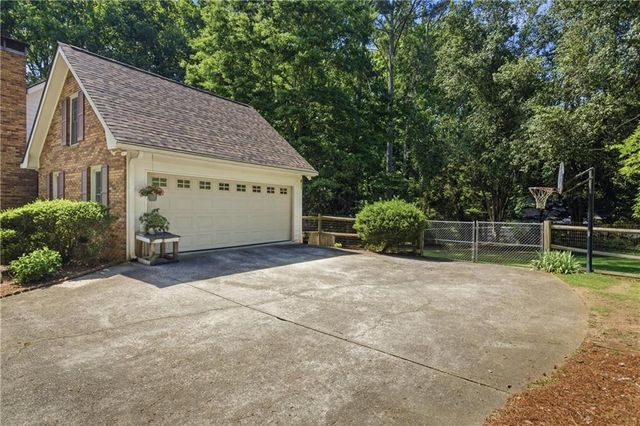 360 Huntington Court SE, Conyers, GA 30094