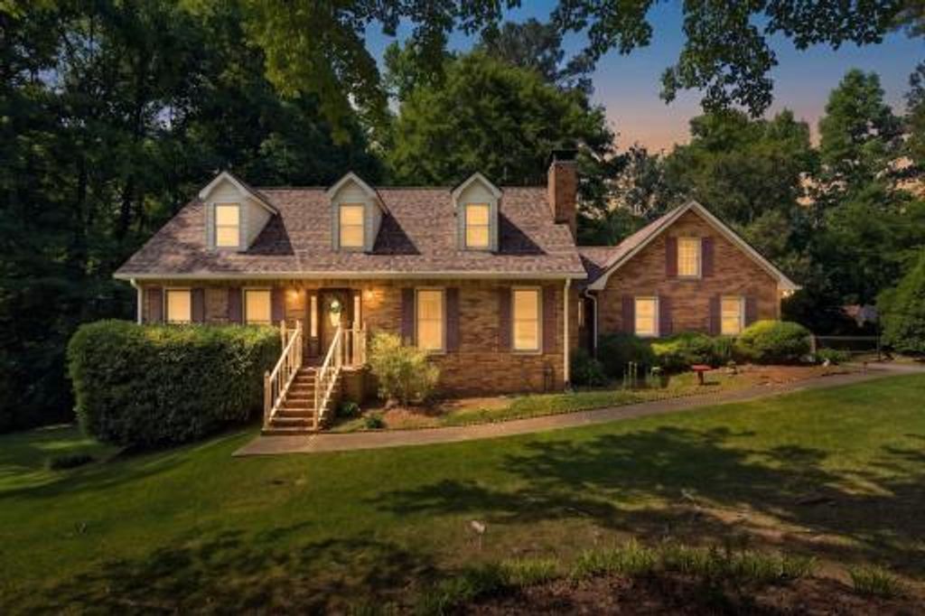 360 Huntington Court SE, Conyers, GA 30094