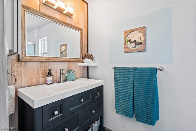 530 SE 34th TER, Cape Coral, FL 33904