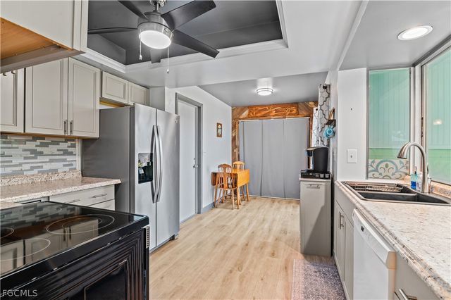 530 SE 34th TER, Cape Coral, FL 33904