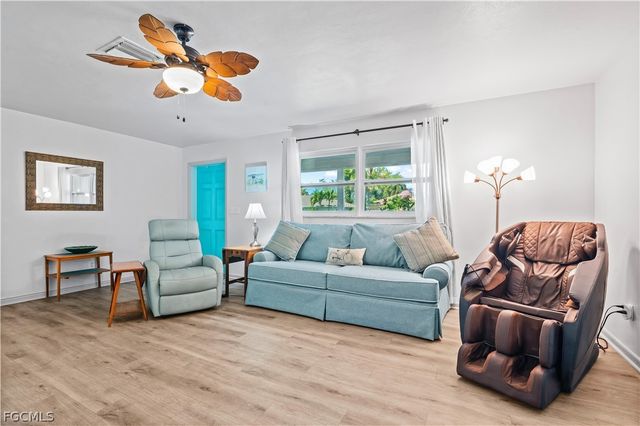 530 SE 34th TER, Cape Coral, FL 33904