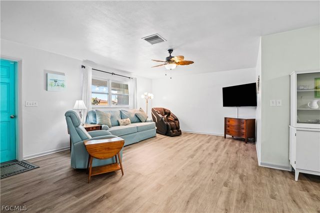 530 SE 34th TER, Cape Coral, FL 33904