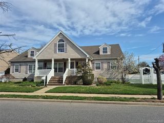9 ( 45 ) E Henrietta Avenue, Oceanside, NY 11572