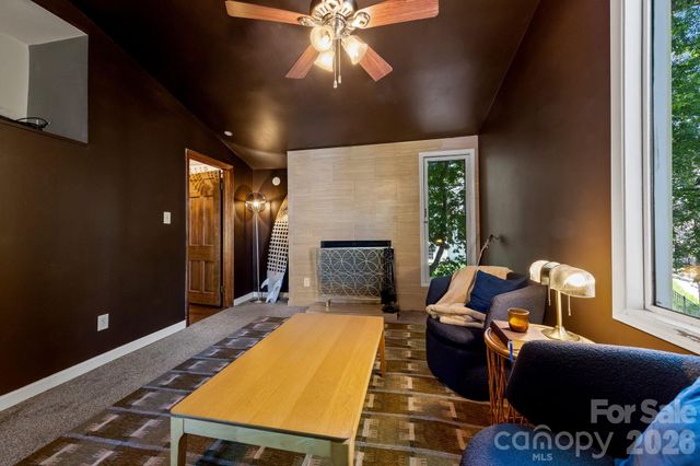 1512 Ideal Way, Charlotte, NC 28203