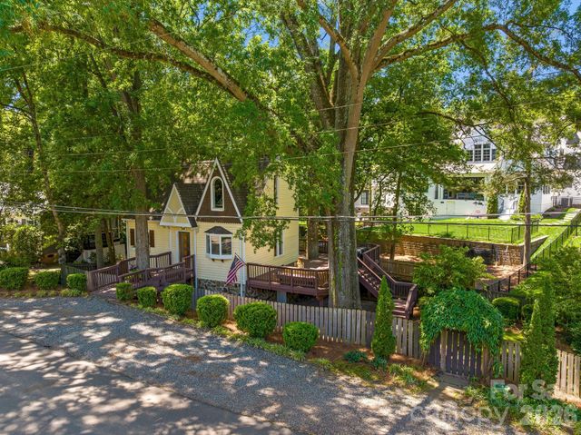 1512 Ideal Way, Charlotte, NC 28203
