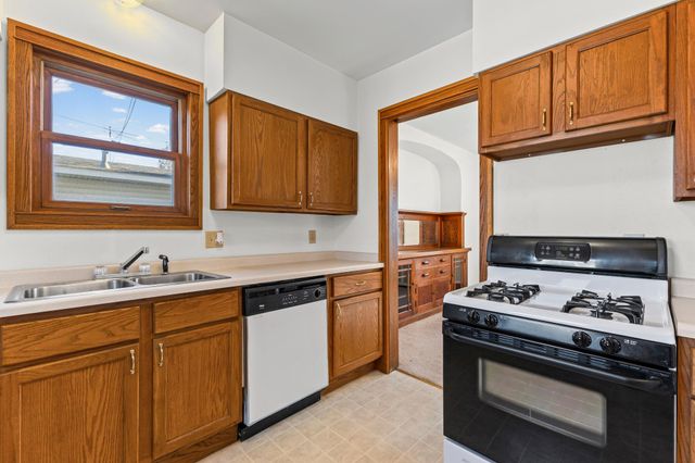 946 Smith Avenue S, West Saint Paul, MN 55118