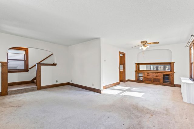 946 Smith Avenue S, West Saint Paul, MN 55118