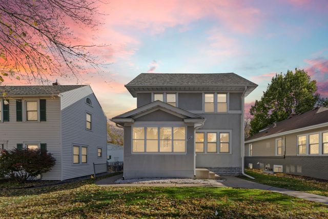 946 Smith Avenue S, West Saint Paul, MN 55118