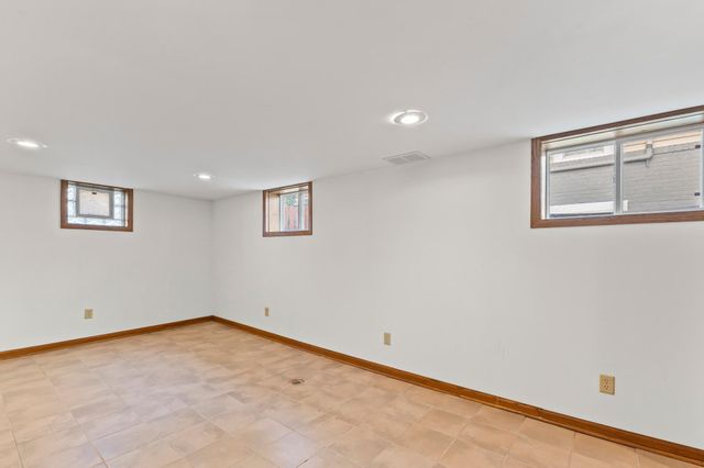 946 Smith Avenue S, West Saint Paul, MN 55118